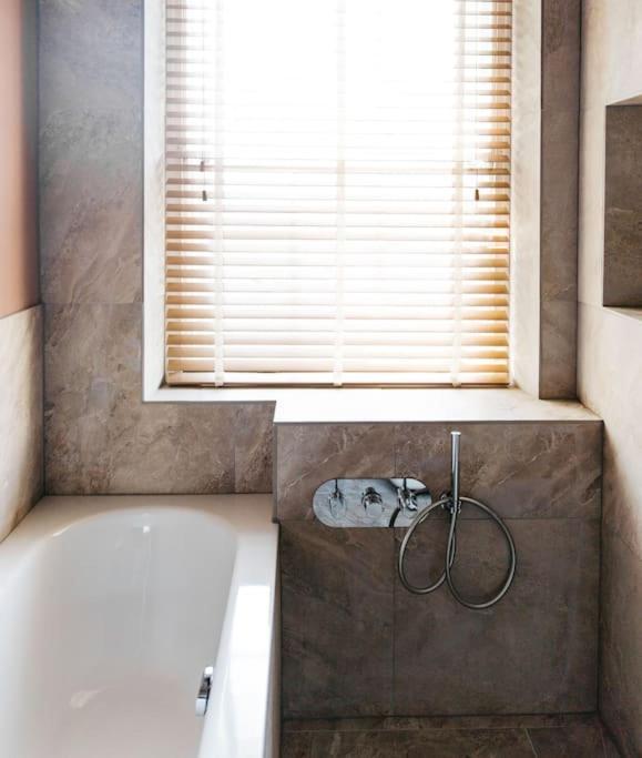 Luxury, Central, Sun-Filled 3 Bed Haven In 바스 외부 사진